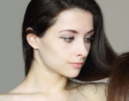 Что делать, если начали сильно выпадать волосы после родов: причины и лечение